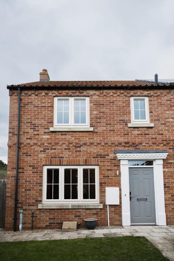 College Court Villa Bedale Exterior photo