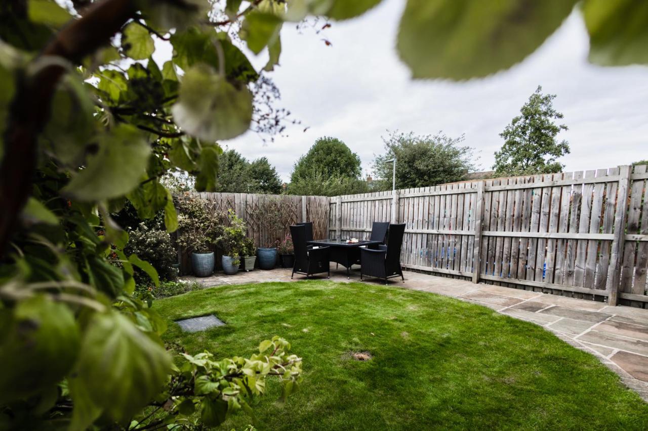 College Court Villa Bedale Exterior photo