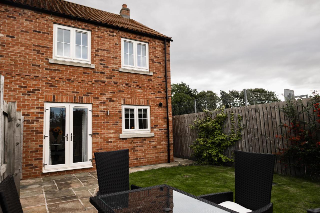 College Court Villa Bedale Exterior photo